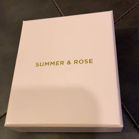 Rose gold long earrings with bar at the bottom - Picture 3 of 3